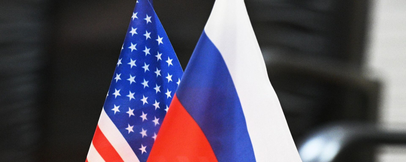 Флаги России и США