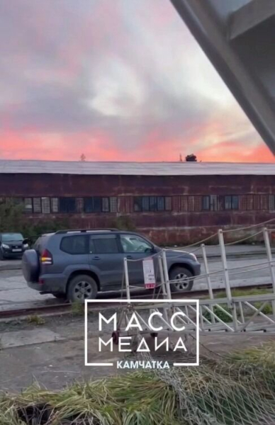 Мощные толчки и угроза цунами. Камчатку опять трясет, затронуло Курилы и США