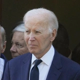 Президентский троллинг: Трамп заменил Байдена автопером для подписывания документов