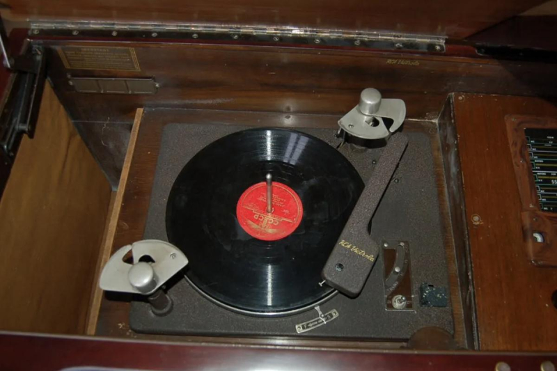 Радиолы, магнитофоны и приемники: как слушали радио в СССР