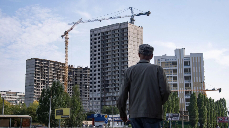 Семейным — покупать, а бездетным — ждать два года. Рынок недвижимости осенью-2025