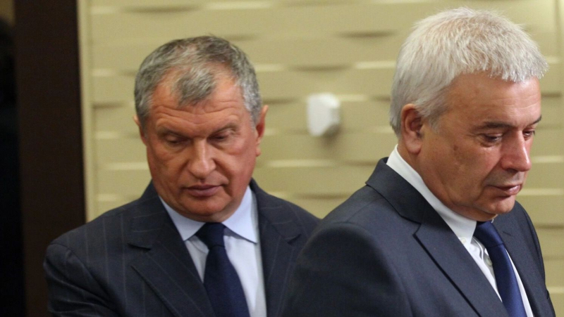 Скоро на всех АЗС страны: бензин по талонам или дорого. Горючке разрешили дорожать