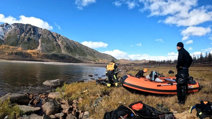 Спасатели показали видео с затопленным вездеходом, 5 из 9 пассажиров которого погибли в Забайкалье