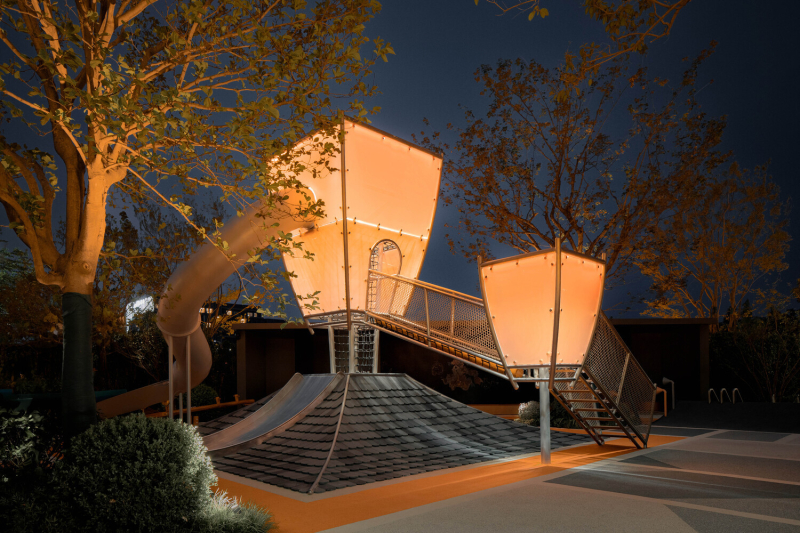 Традиционное детское пространство под фонарём Кунмин, Китай