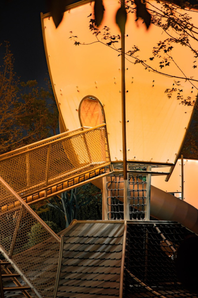 Традиционное детское пространство под фонарём Кунмин, Китай