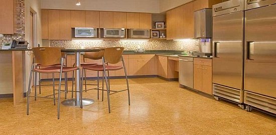 Как правильно выбрать оптимальное пробковое покрытие для дома?