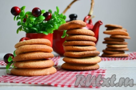 Яичное печенье настолько нежное, что просто тает во рту - оторваться от него практически невозможно. Оно прекрасно сочетается с молоком, чаем и кофе.