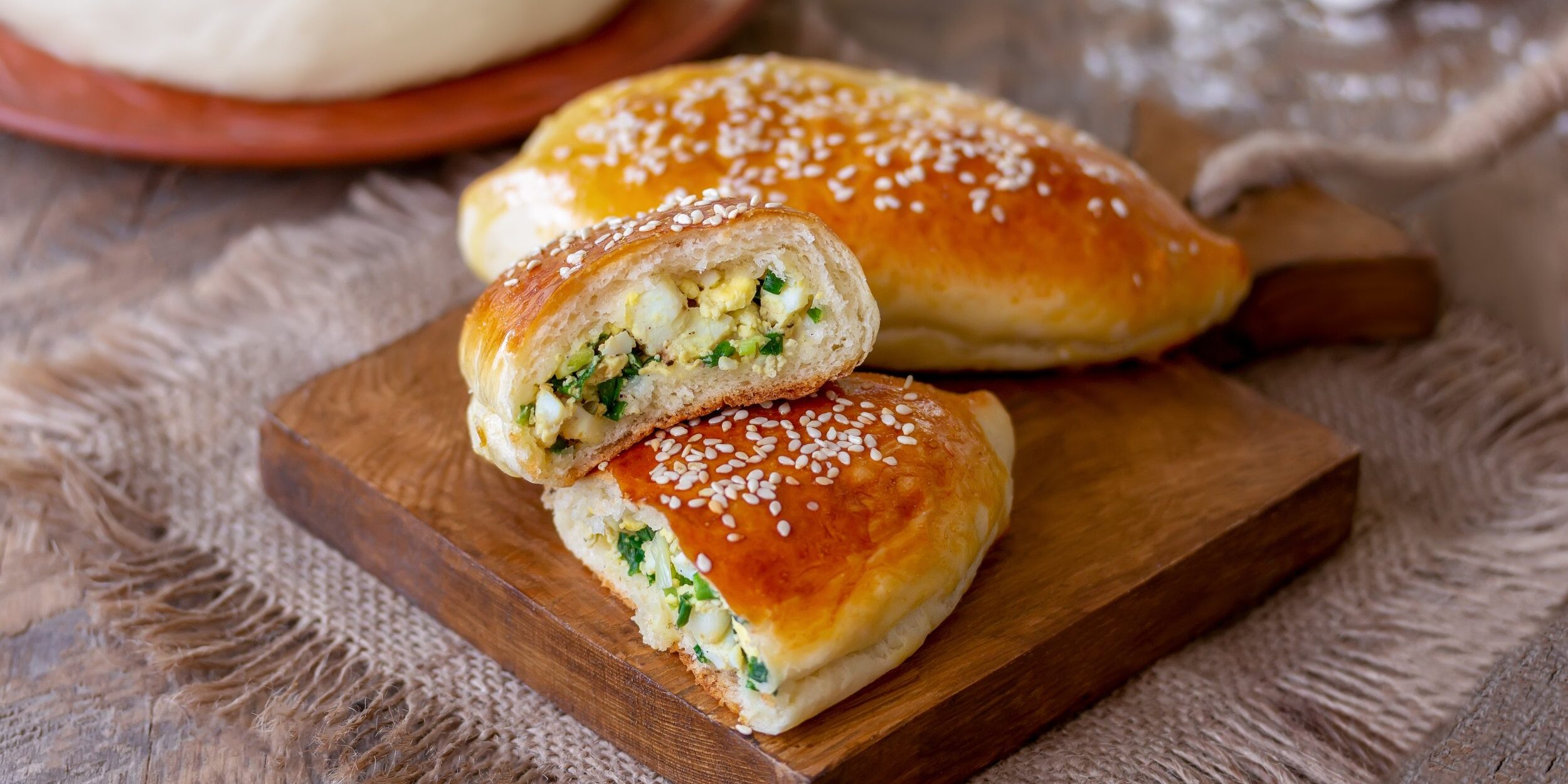 Самые вкусные пирожки и пироги с зелёным луком и яйцами