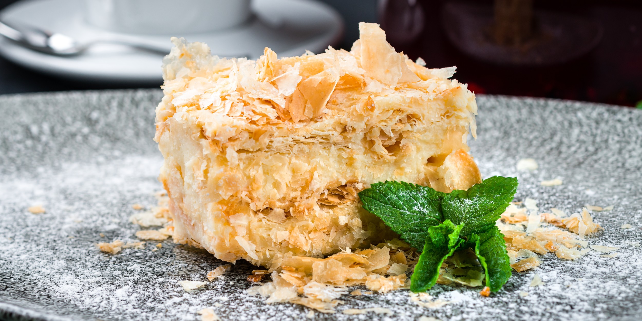 Быстрые и простые торты: варианты с выпечкой и без