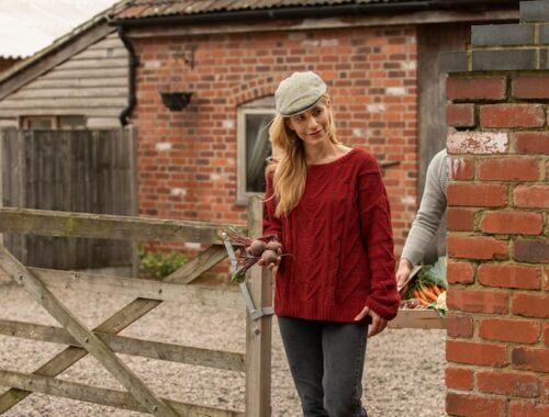 Монтаж забора из сетки рабицы на уголки своими руками