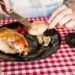 Почему трескается курица при жарке на сковороде
